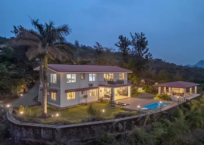 Saffronstays Blue Infinitum Lakeview, Pawna